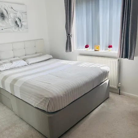Cozy Room In Oldham, Manchester Exterior photo